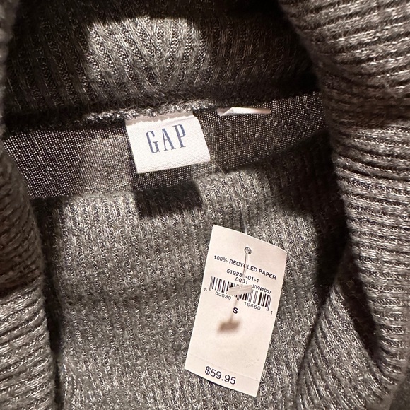 NWT GAP- Women’s cowl neck tunic sweater- size Small - Picture 4 of 4